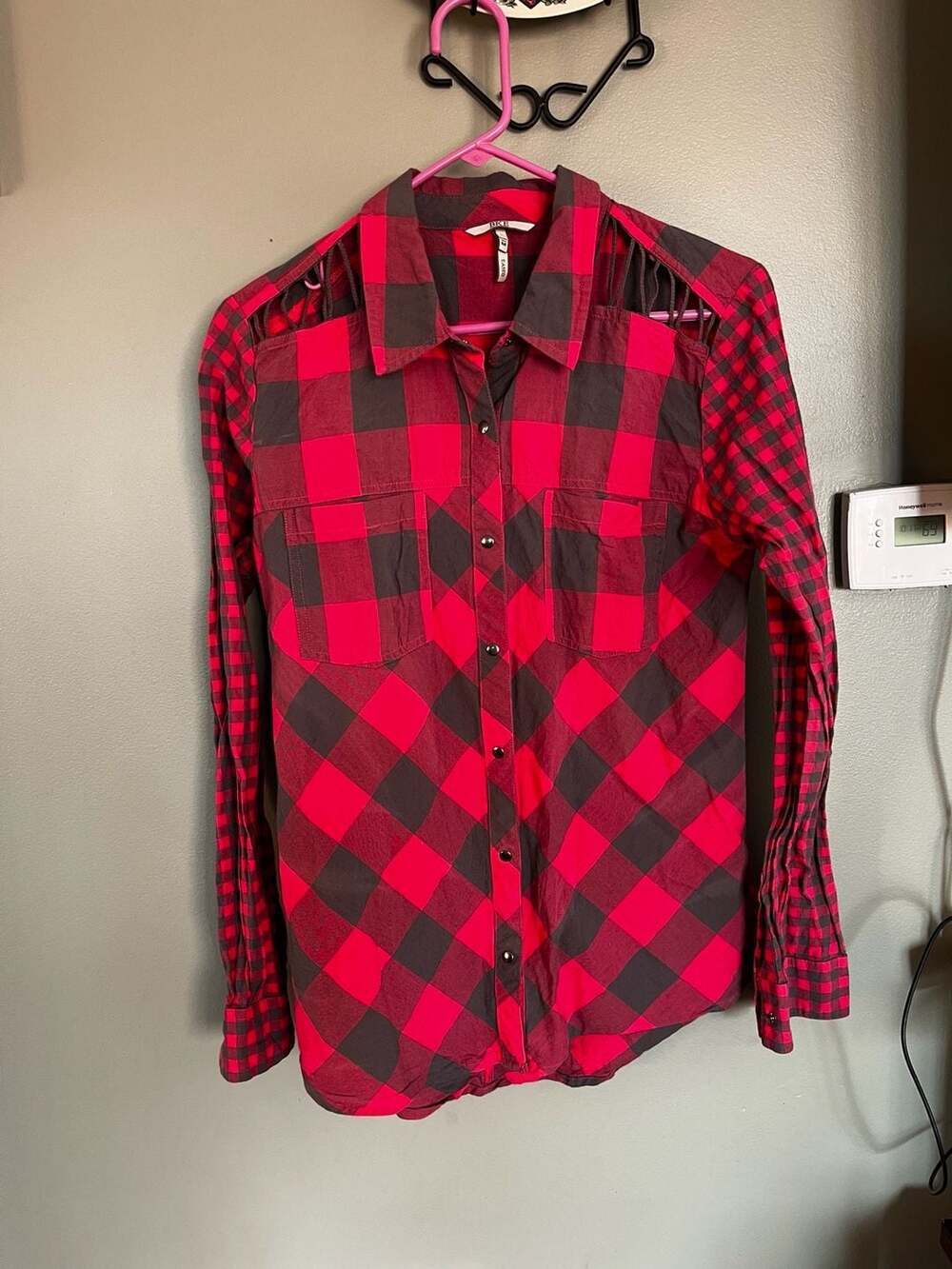 Buckle BKE Eased Medium Shirt Womens Tops Red Check Snap Open Cross Long Sleeve